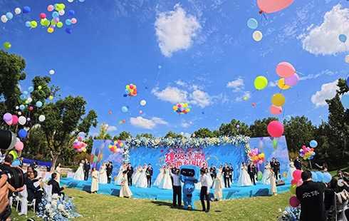 شاڭحايدا قالا قۇرىلىسشىلارى توپتىق توي وتكىزدى 