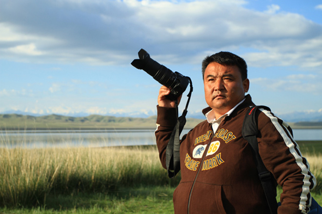 巴合达吾列提•巴吐别克，哈萨克族，新疆摄影假协会、伊犁州摄影家协会会员。他拍摄的多幅作品在国际摄影、国家摄影、自治区摄影、自治州摄影比赛中获奖。本期炫图采用了他拍摄的多幅作品