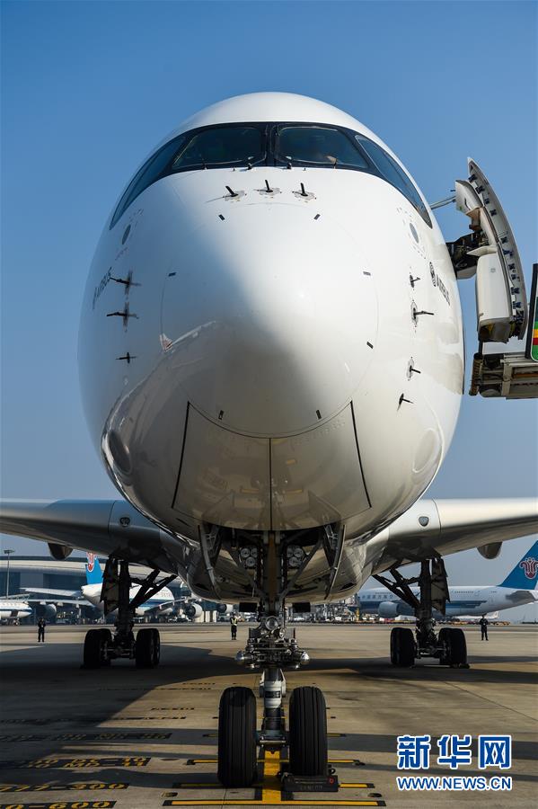 الىس ارالىقتى كەڭ ولشەمدى ەيرباس A350 ۇشاعى گۋاڭجوۋدا كورسەتىلدى(2)